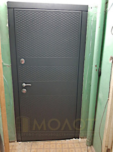 Готовые входные двери в квартиру с внутренними скрытыми петлями, модель Мира